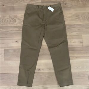 Banana Republic Mason Tapered fit Rapid Movement Chino size 33x32